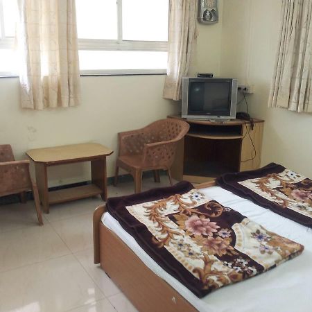 Sarang Lodging & Boarding Villa Satara Buitenkant foto