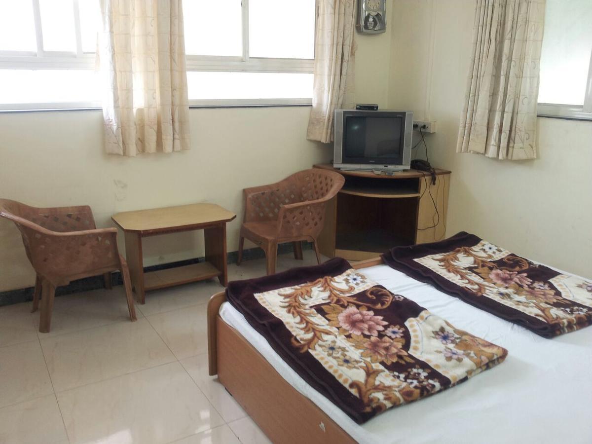 Sarang Lodging & Boarding Villa Satara Buitenkant foto