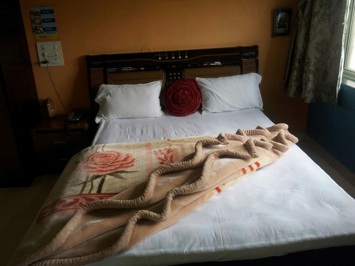 Sarang Lodging & Boarding Villa Satara Buitenkant foto