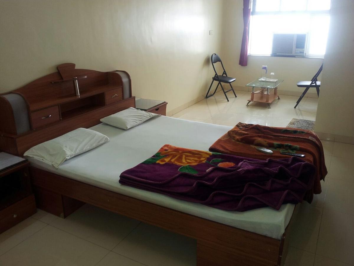 Sarang Lodging & Boarding Villa Satara Buitenkant foto