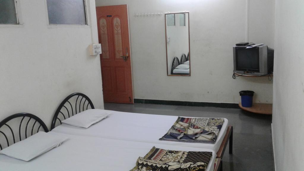 Sarang Lodging & Boarding Villa Satara Buitenkant foto